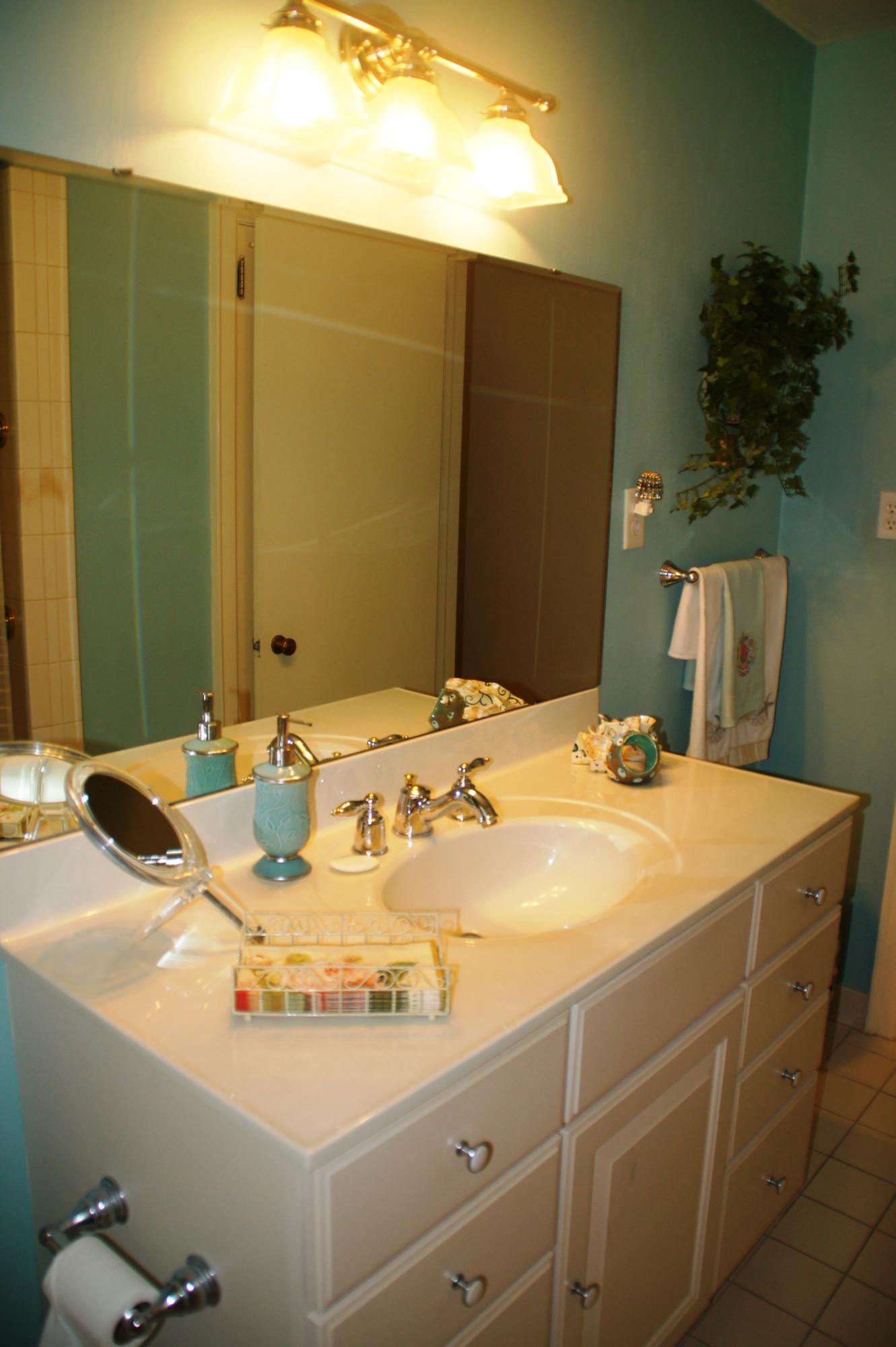 3509 Windsor Road Roanoke, VA 24018 - Photo 25 of 41 Hall Bath