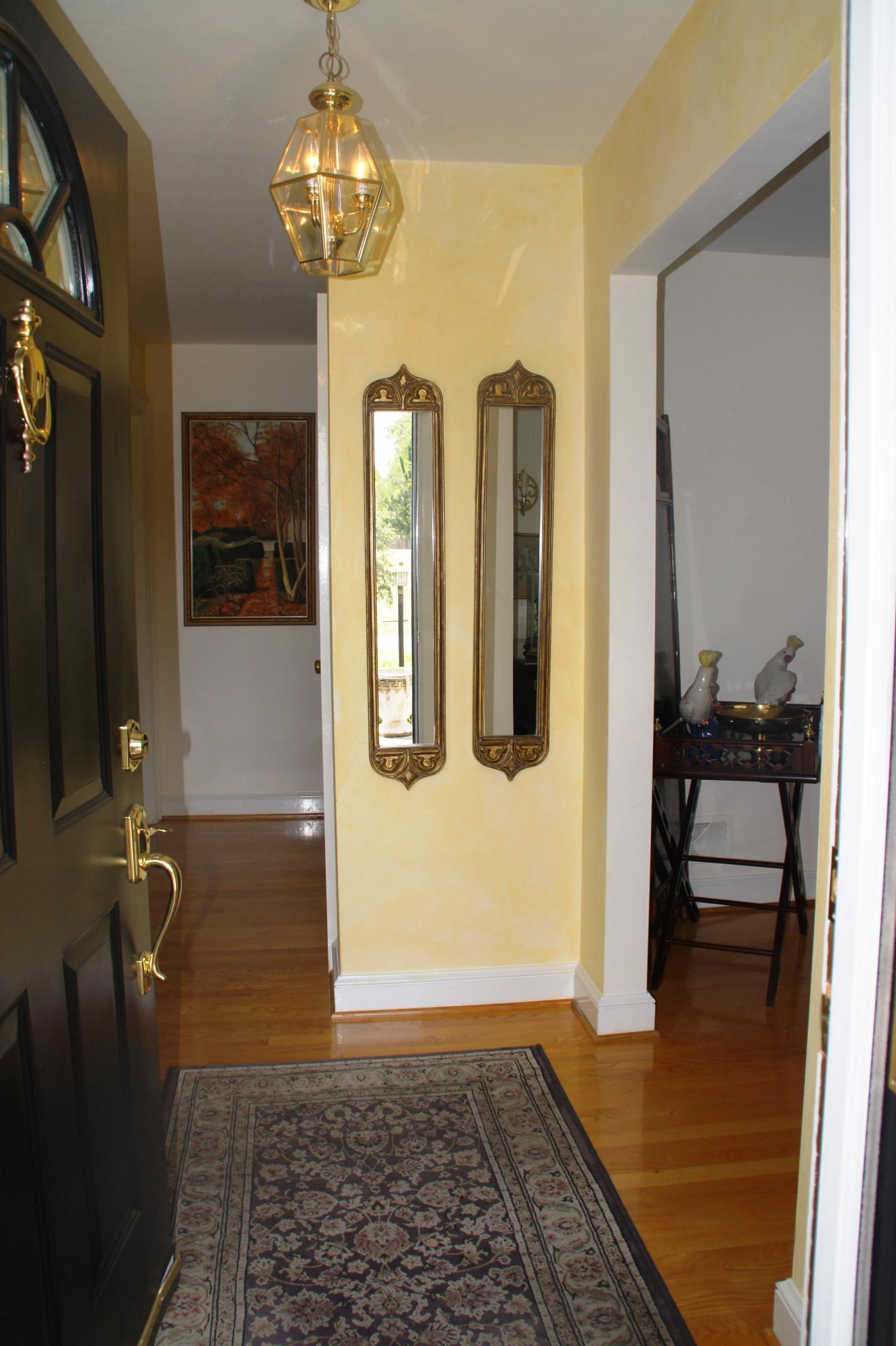 3509 Windsor Road Roanoke, VA 24018 - Photo 4 of 41 Foyer