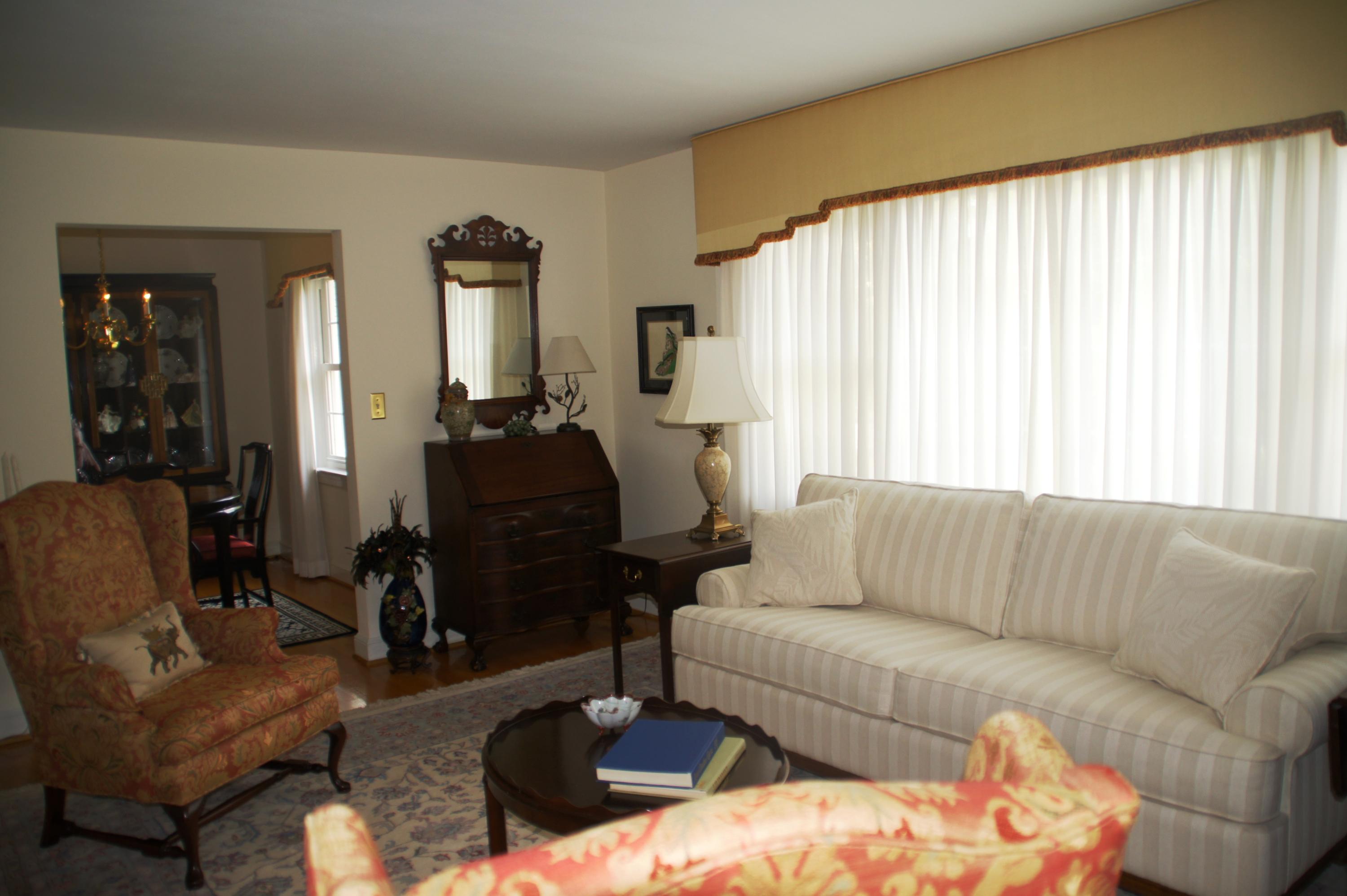 3509 Windsor Road Roanoke, VA 24018 - Photo 7 of 41 Living Room