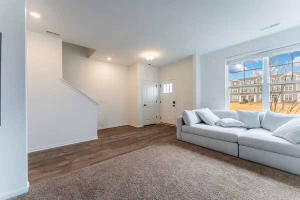 $550,000 | 4429 Chelsea Mnr Circle, Aurora, IL 60504