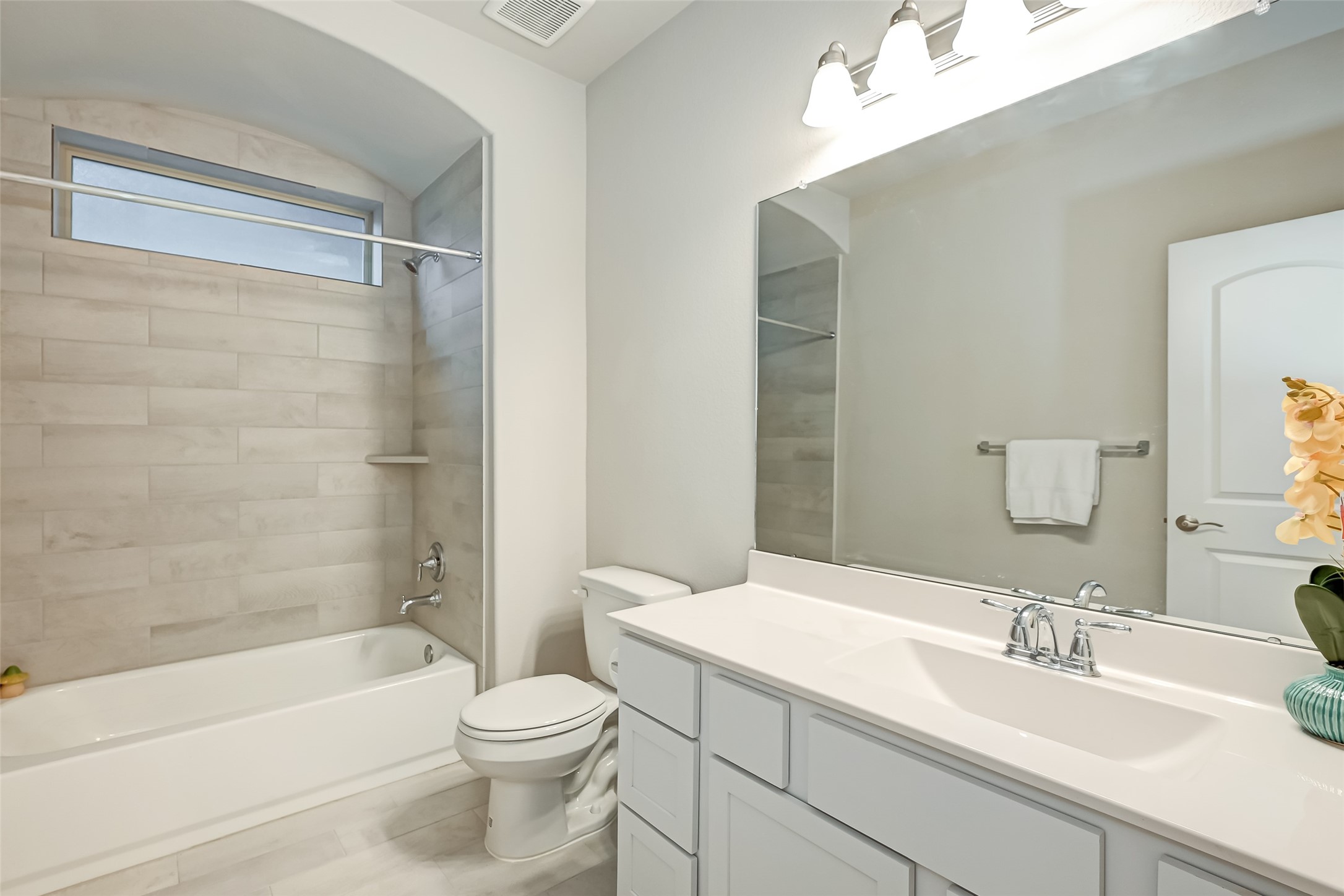 3327 Learning Tree Lane Rosenberg, TX 77471 - Photo 23 of 50 Full 1st floor bathroom