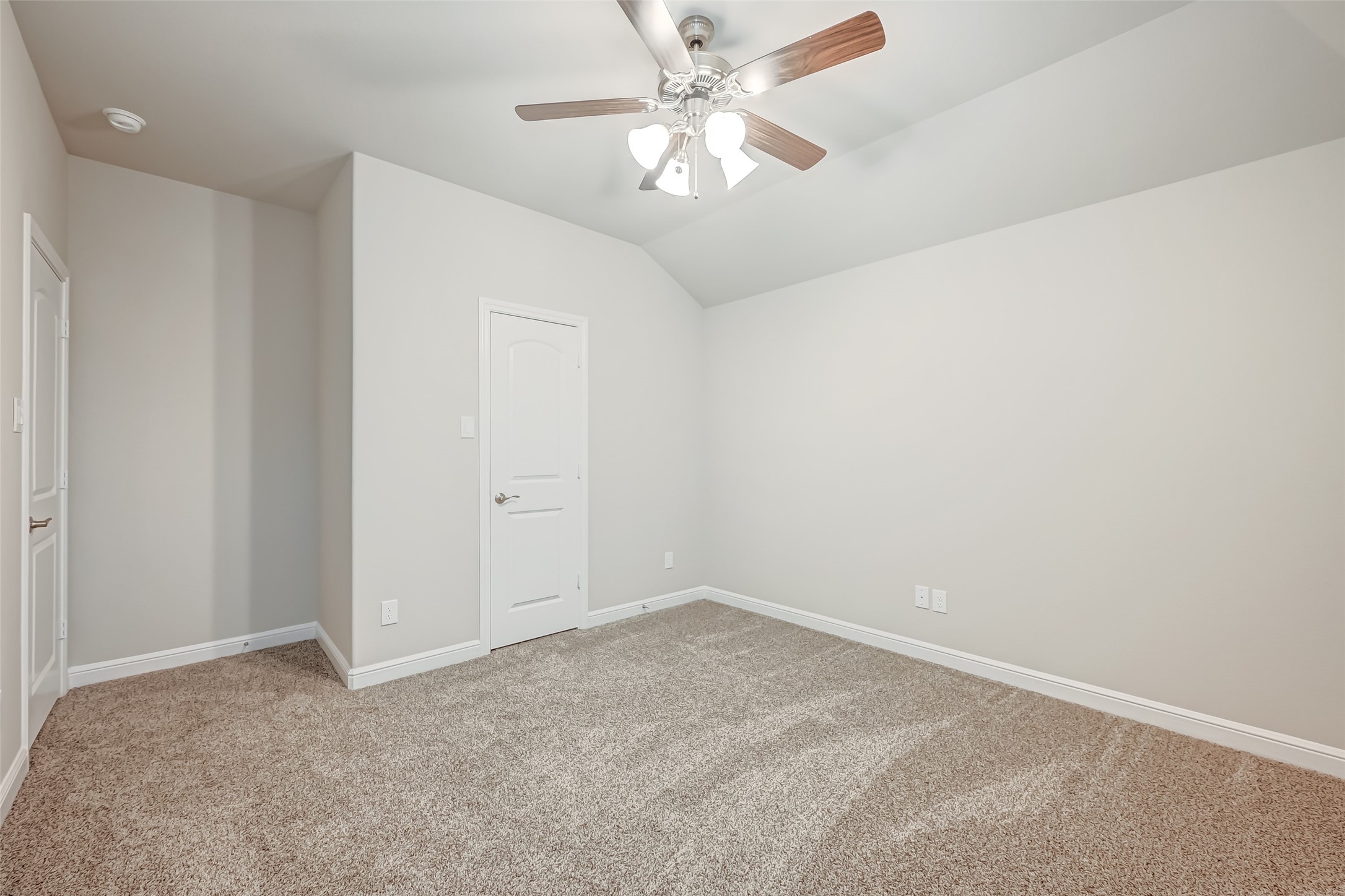 3327 Learning Tree Lane Rosenberg, TX 77471 - Photo 39 of 50 2nd Floor secondary bedroom #5 with walk-in closet