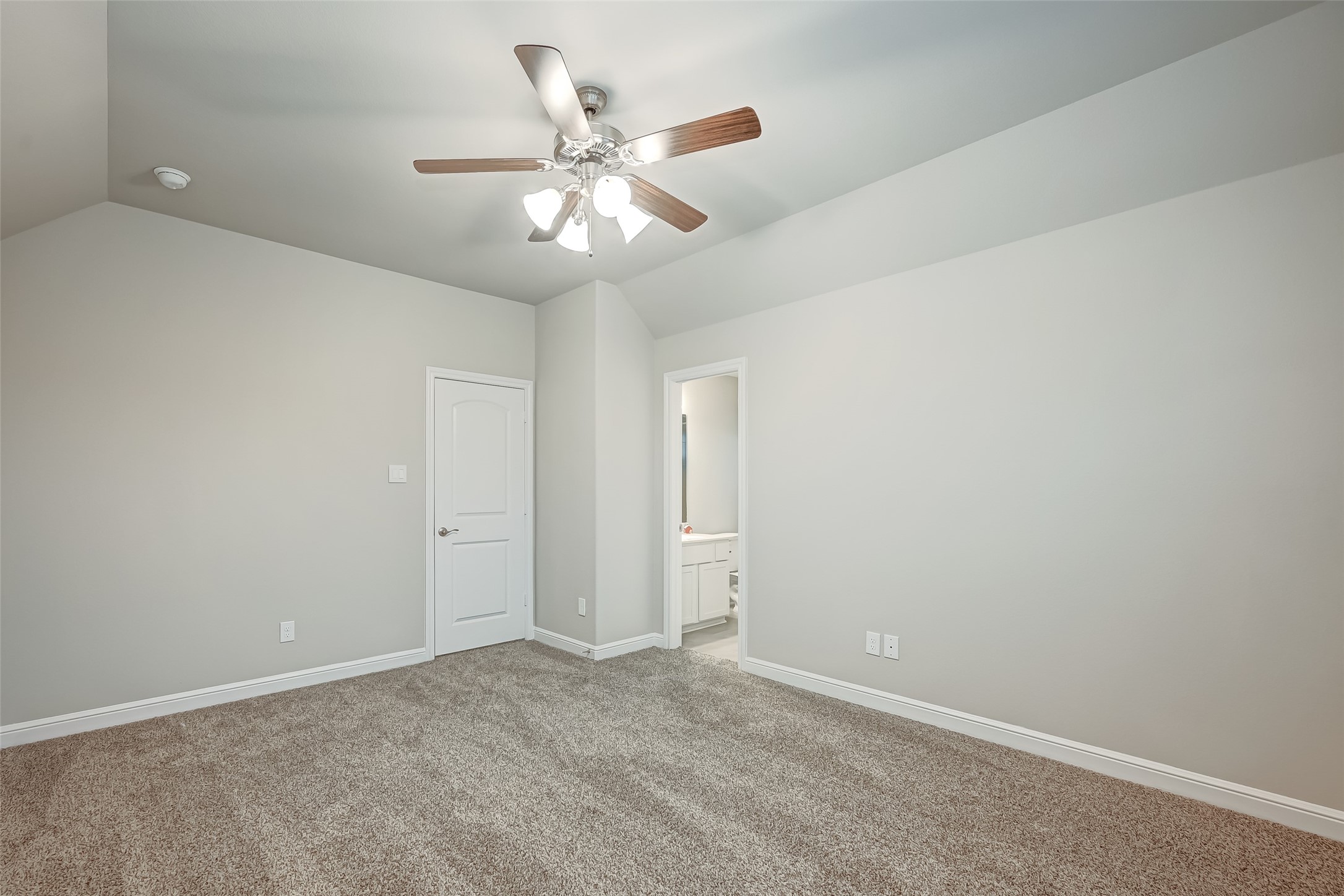 3327 Learning Tree Lane Rosenberg, TX 77471 - Photo 41 of 50 2nd floor Guest bedroom #6 with private bath and walk-in closet