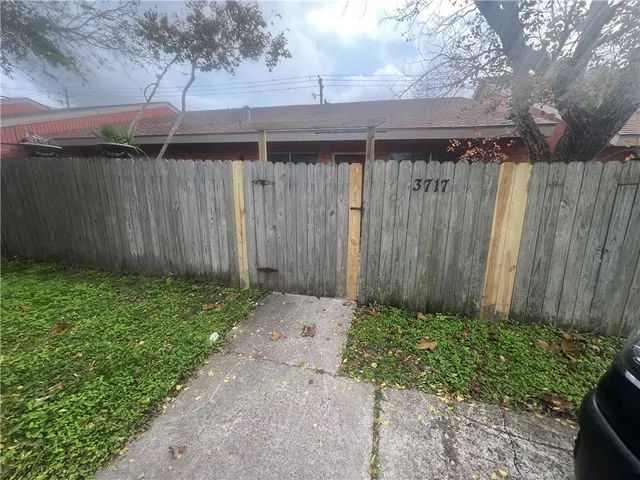 $995 | 3709 Thornberry Court, Unit 3717, Corpus Christi, TX 78415
