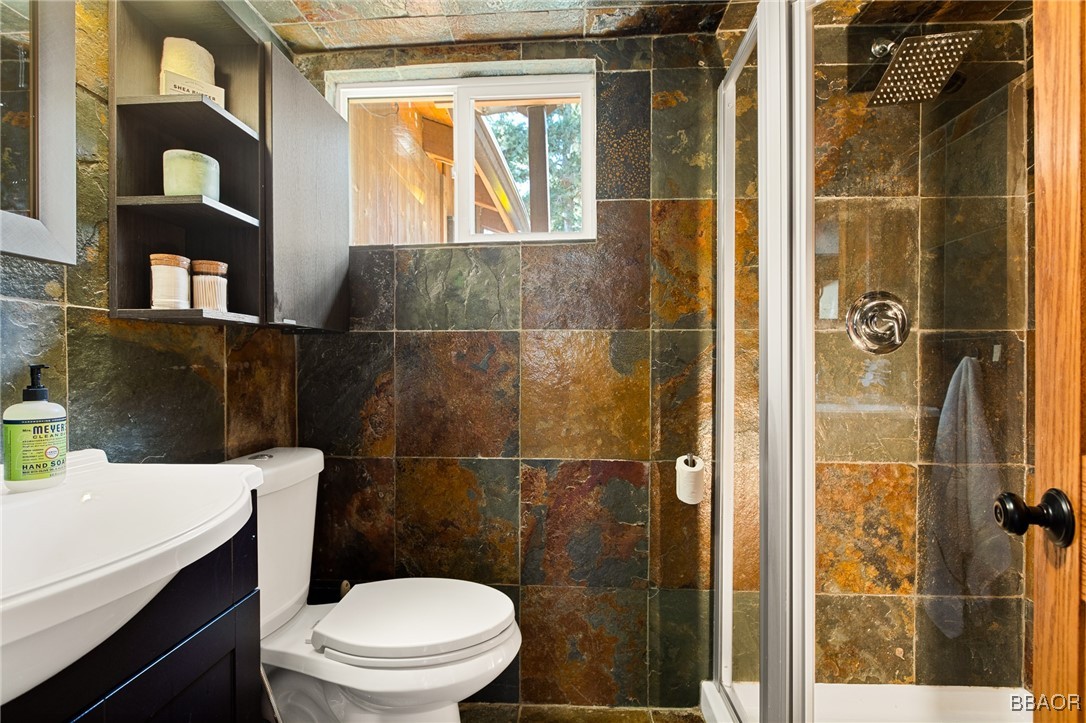 28971 Banff Drive Lake Arrowhead, CA 92352 - Photo 26 of 46 a bathroom with a toilet a sink and shower