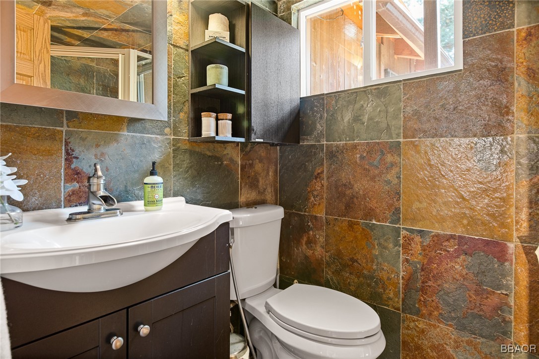 28971 Banff Drive Lake Arrowhead, CA 92352 - Photo 27 of 46 a bathroom with a sink mirror vanity and toilet