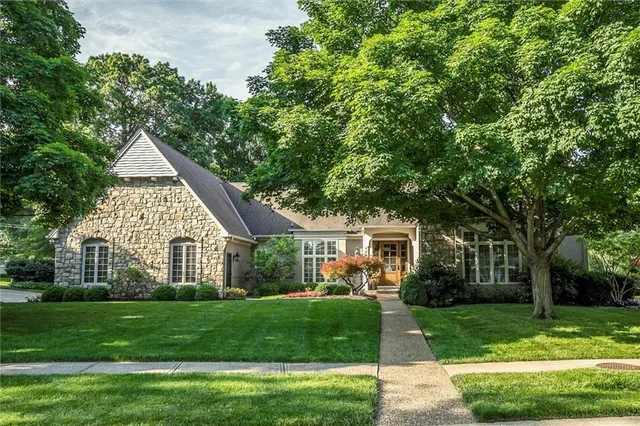 $1,425,000 | 12610 Granada Road, Leawood, KS 66209