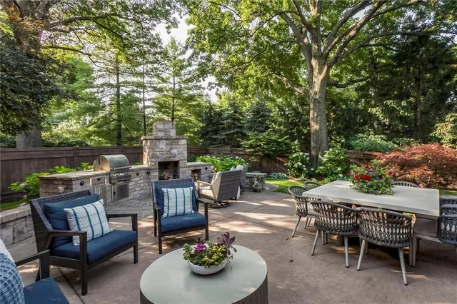 $1,425,000 | 12610 Granada Road, Leawood, KS 66209