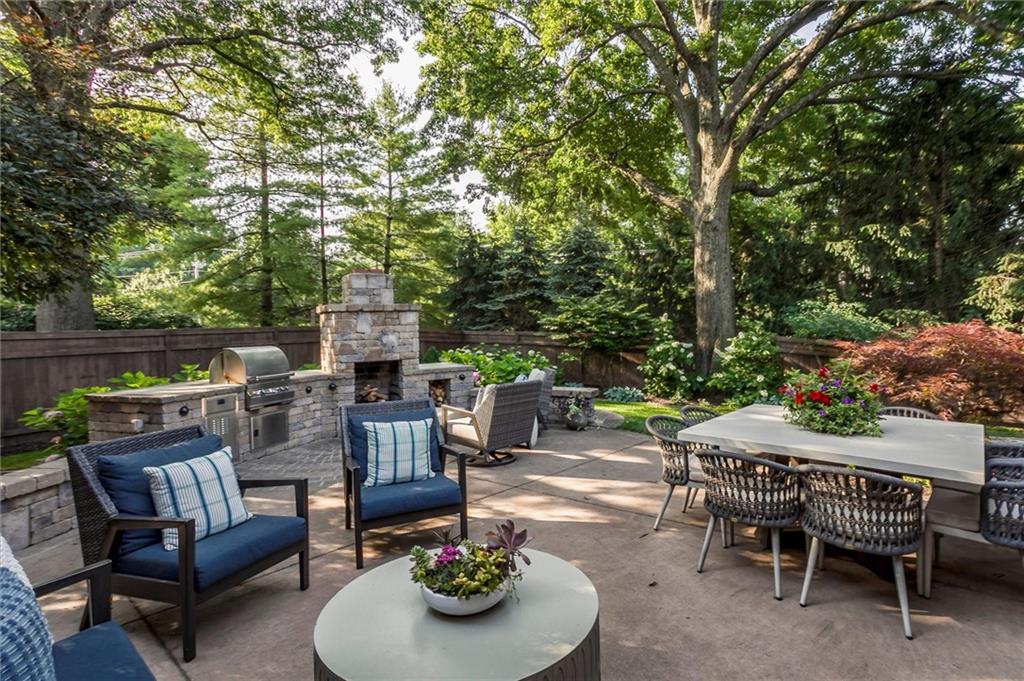 12610 Granada Road Leawood, KS 66209 - Photo 3 of 9