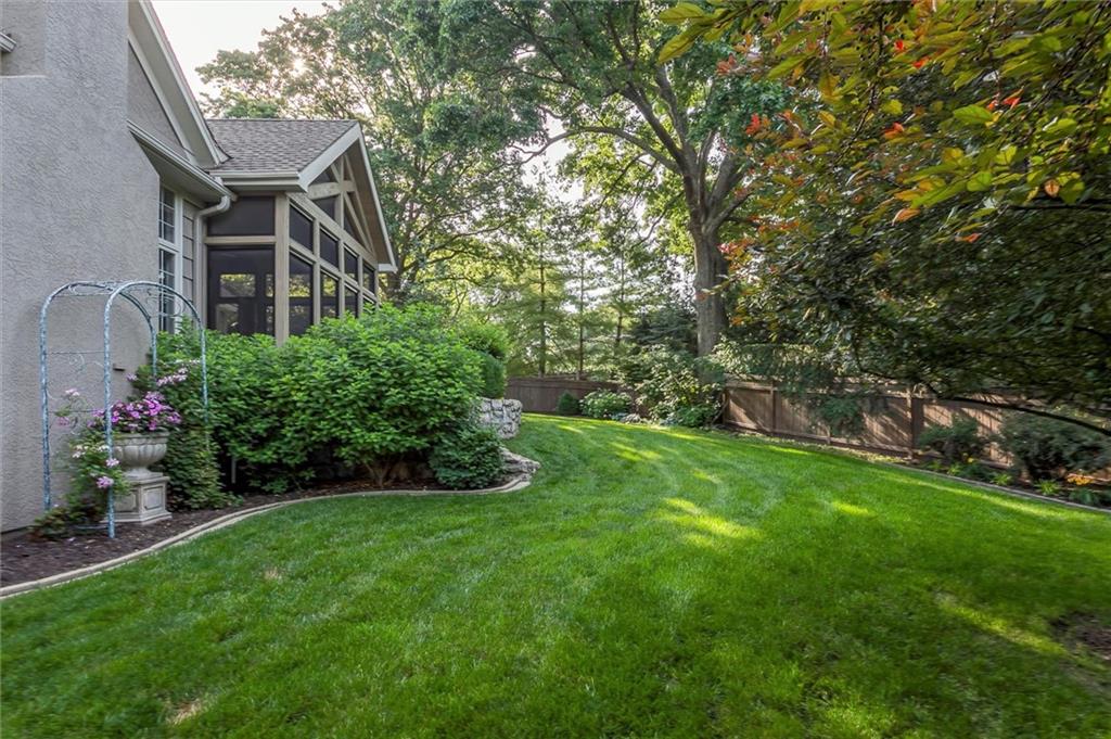 12610 Granada Road Leawood, KS 66209 - Photo 7 of 9