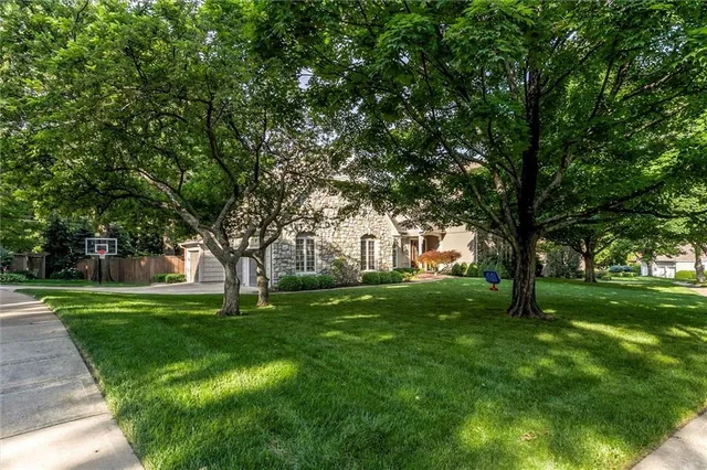 $1,425,000 | 12610 Granada Road, Leawood, KS 66209