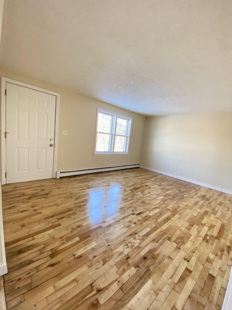 645 Sabattus Road Sabattus, ME 04280 - Photo 2 of 13 645 sabattus living room1