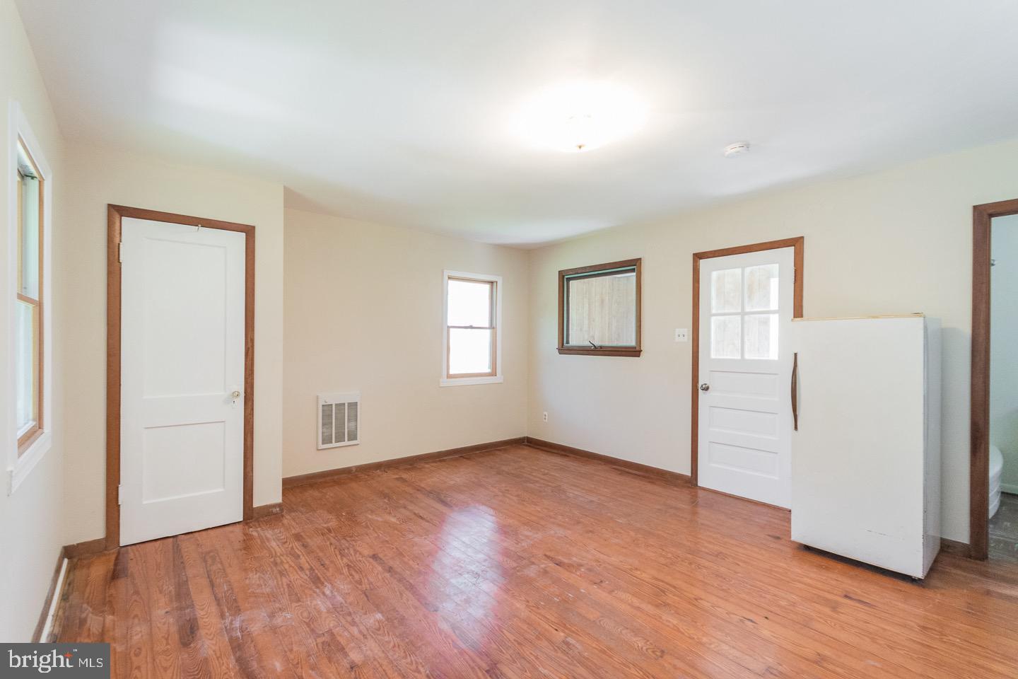 4665 Cacapon Road Berkeley Springs, WV 25411 - Photo 37 of 45 Gallery Image 37