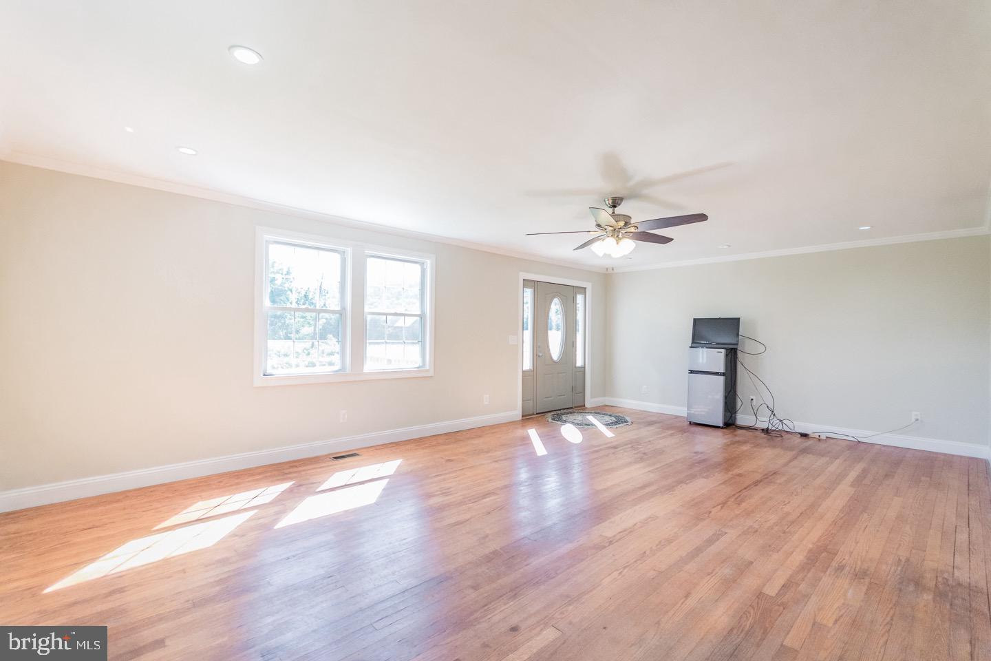 4665 Cacapon Road Berkeley Springs, WV 25411 - Photo 8 of 45 Gallery Image 8