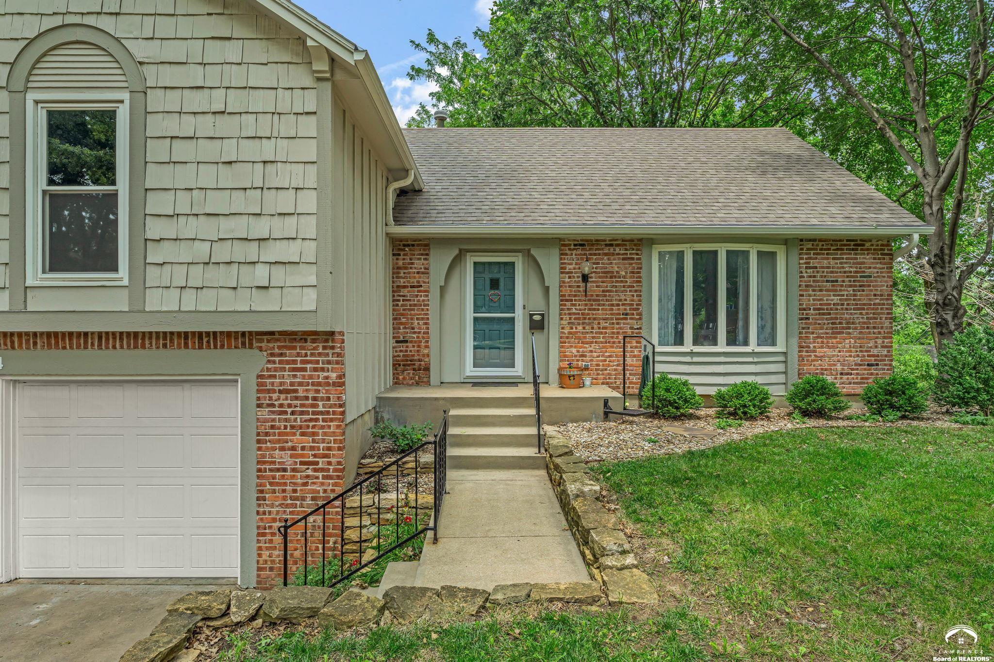 2324 Southwest 34th Street Topeka, KS 66611 - Photo 6 of 45