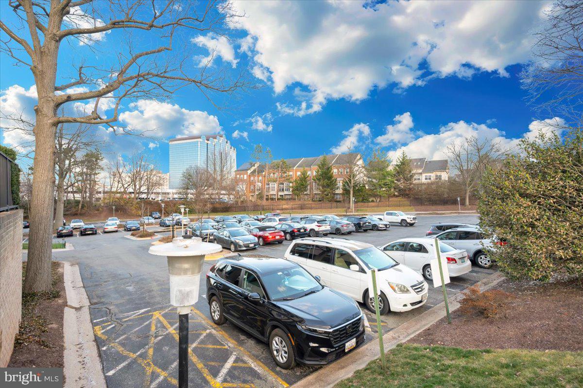 9701 Fields Road, Unit 2206 Gaithersburg, MD 20878 - Photo 25 of 30 a picture of city view