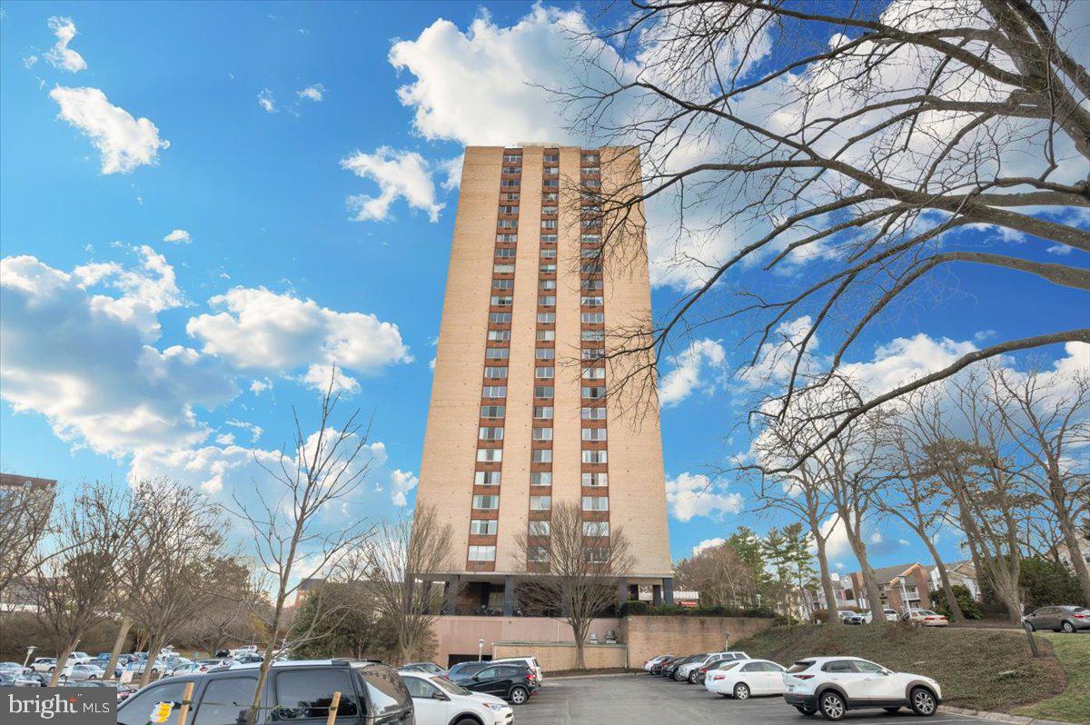 9701 Fields Road, Unit 2206 Gaithersburg, MD 20878 - Photo 27 of 30 a view of a building