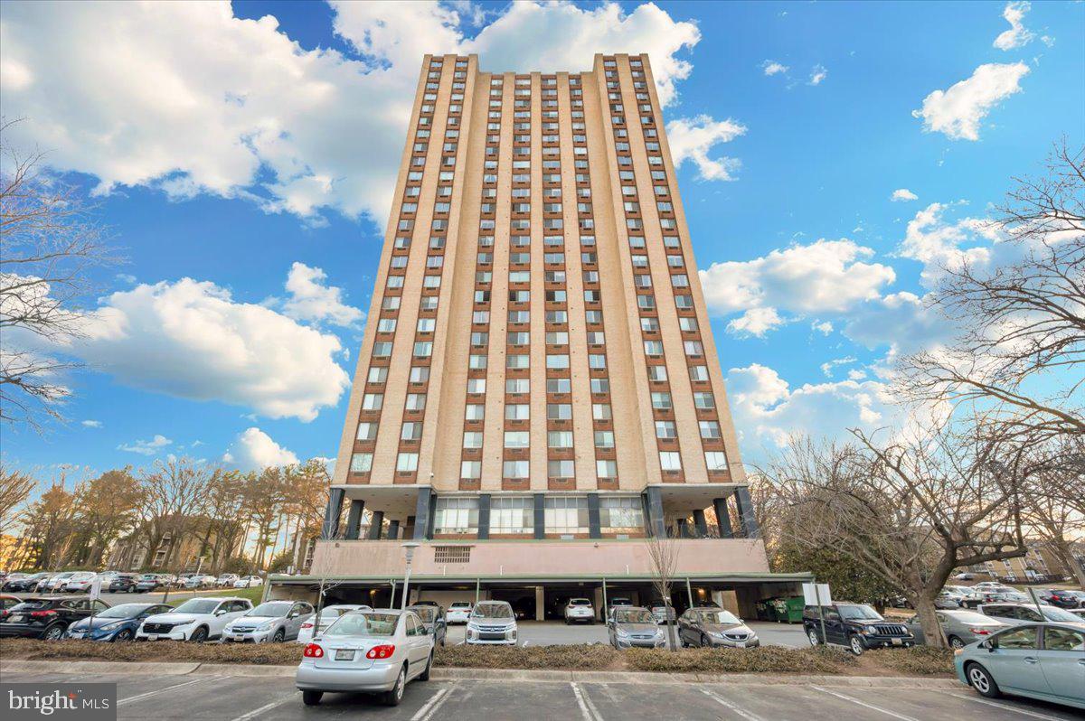 9701 Fields Road, Unit 2206 Gaithersburg, MD 20878 - Photo 28 of 30 a view of a building and a street