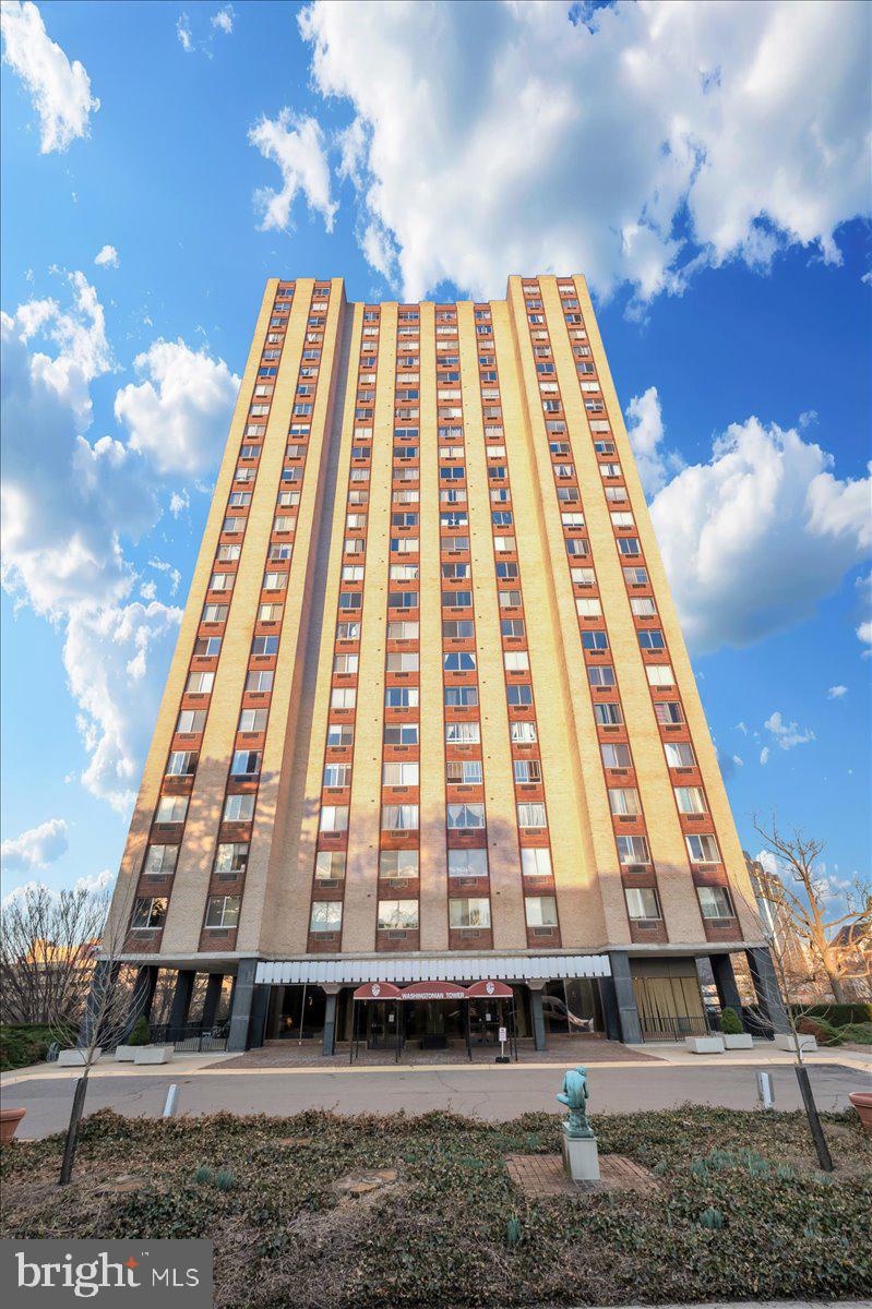 9701 Fields Road, Unit 2206 Gaithersburg, MD 20878 - Photo 29 of 30 a view of a building