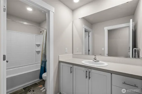 $765,000 | 17512 Crossing Drive East, Puyallup, WA 98374