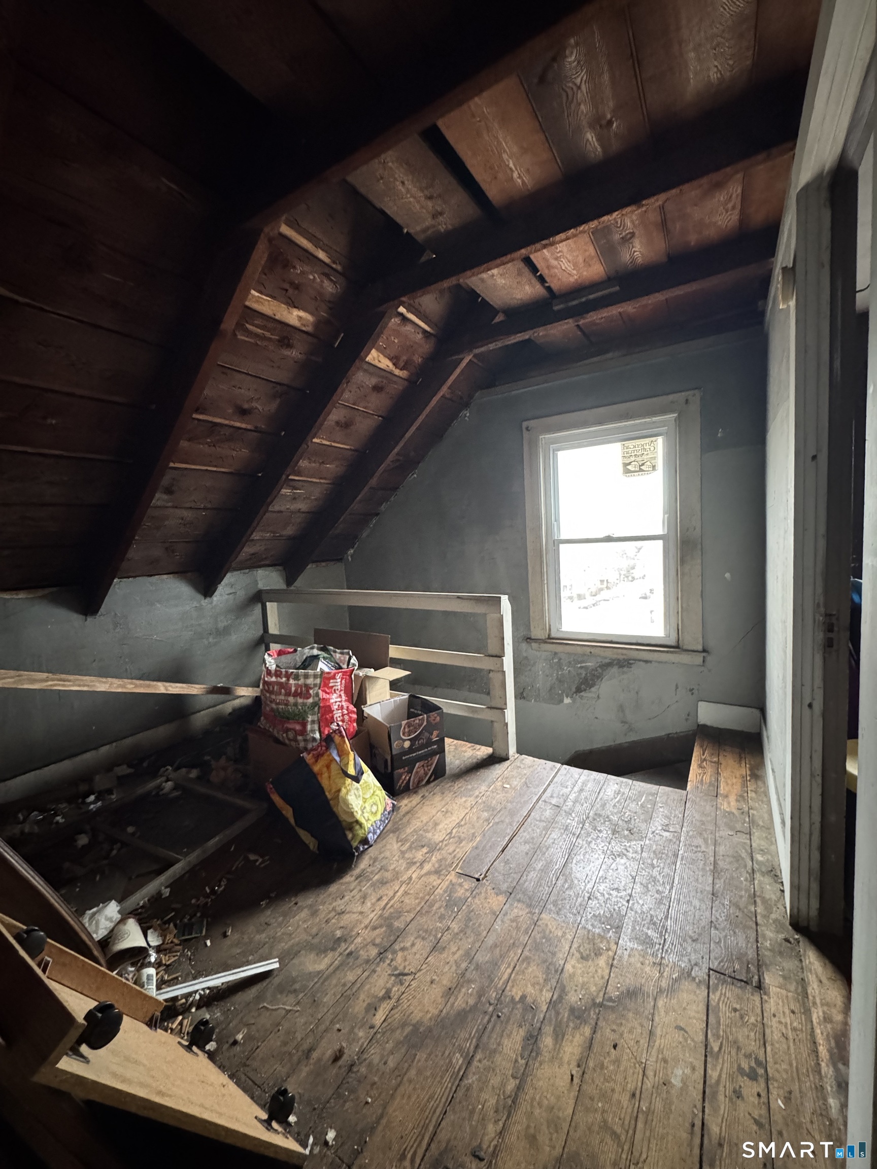 6 Williams Street New London, CT 06320 - Photo 13 of 23 a view of room with window