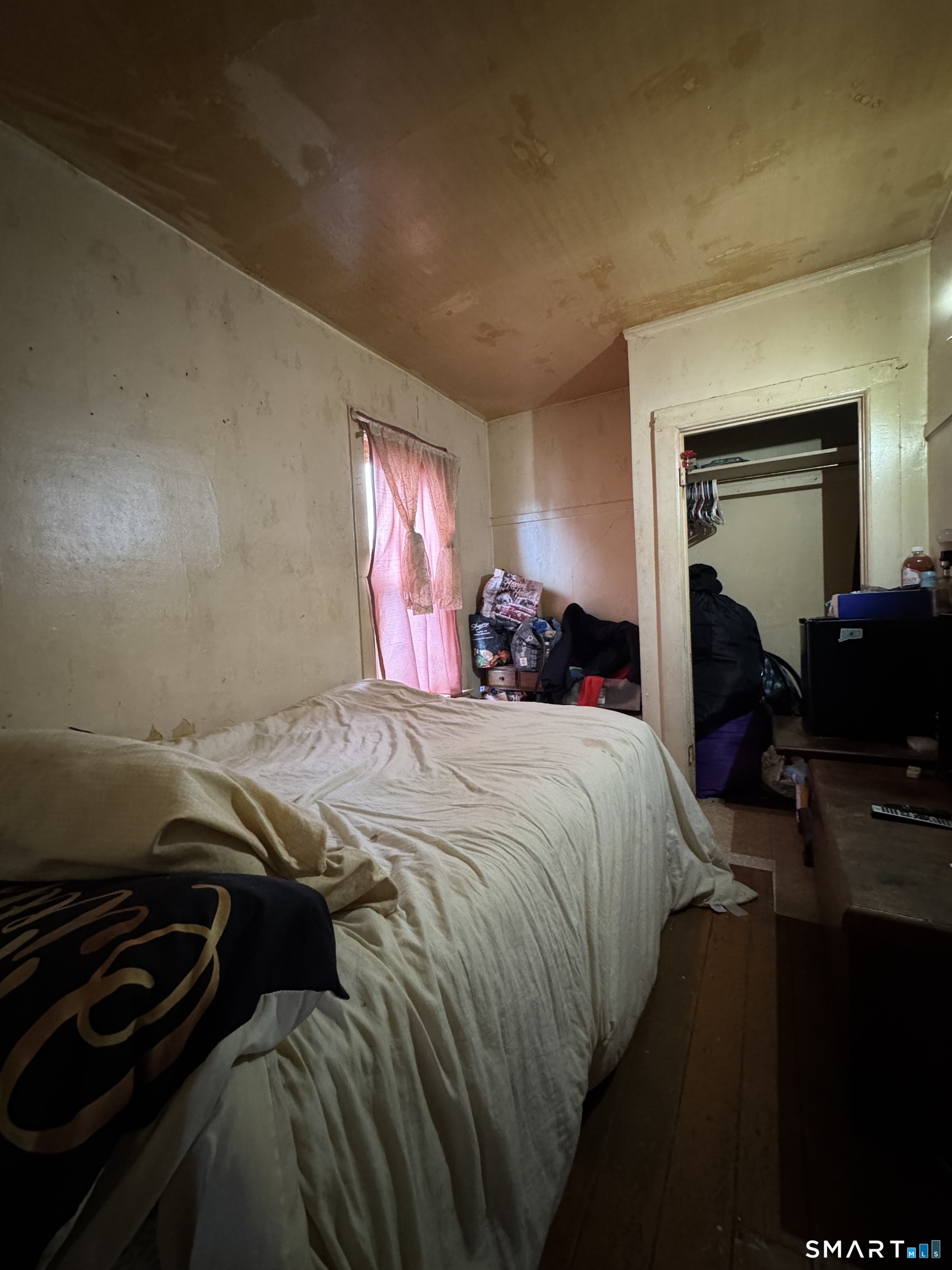 6 Williams Street New London, CT 06320 - Photo 21 of 23 a bed sitting in a bedroom next to a window