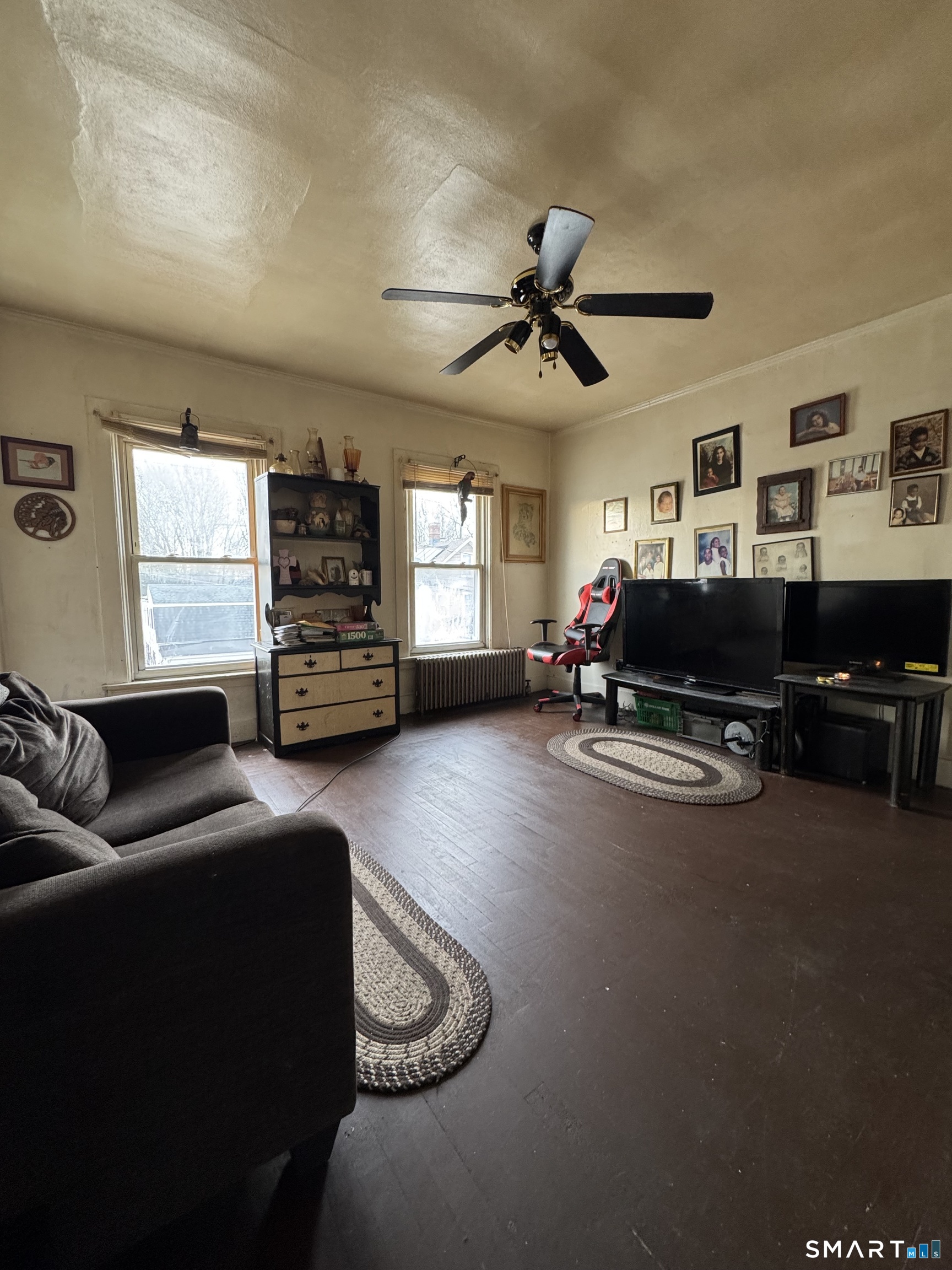 6 Williams Street New London, CT 06320 - Photo 4 of 23 a living room with furniture and a flat screen tv