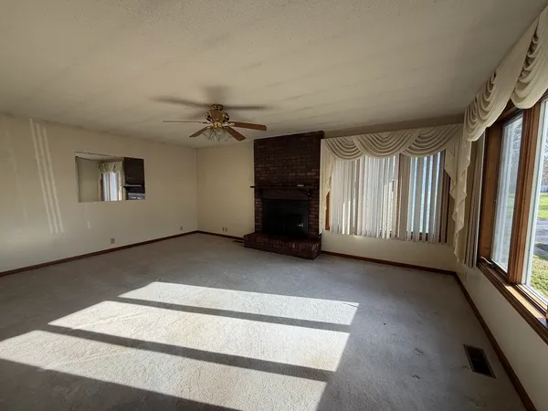 $159,900 | 309 East Yates Street, Newman, IL 61942