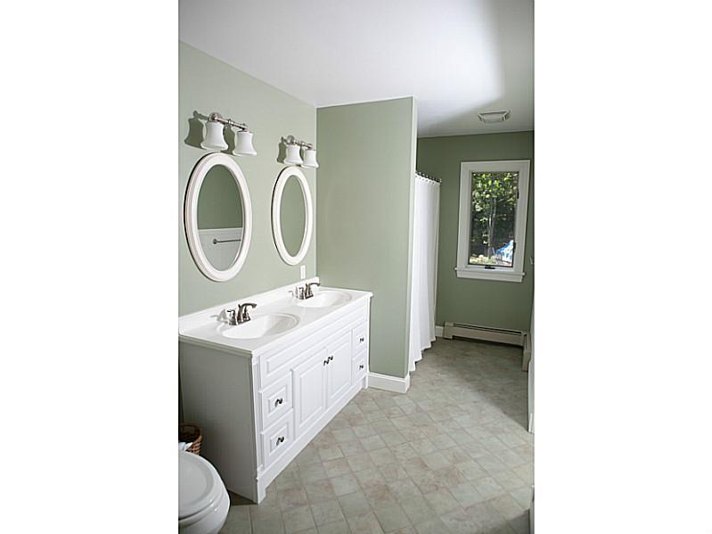 250 Fiddlers Reach Road Phippsburg, ME 04562 - Photo 19 of 22 Bathroom.