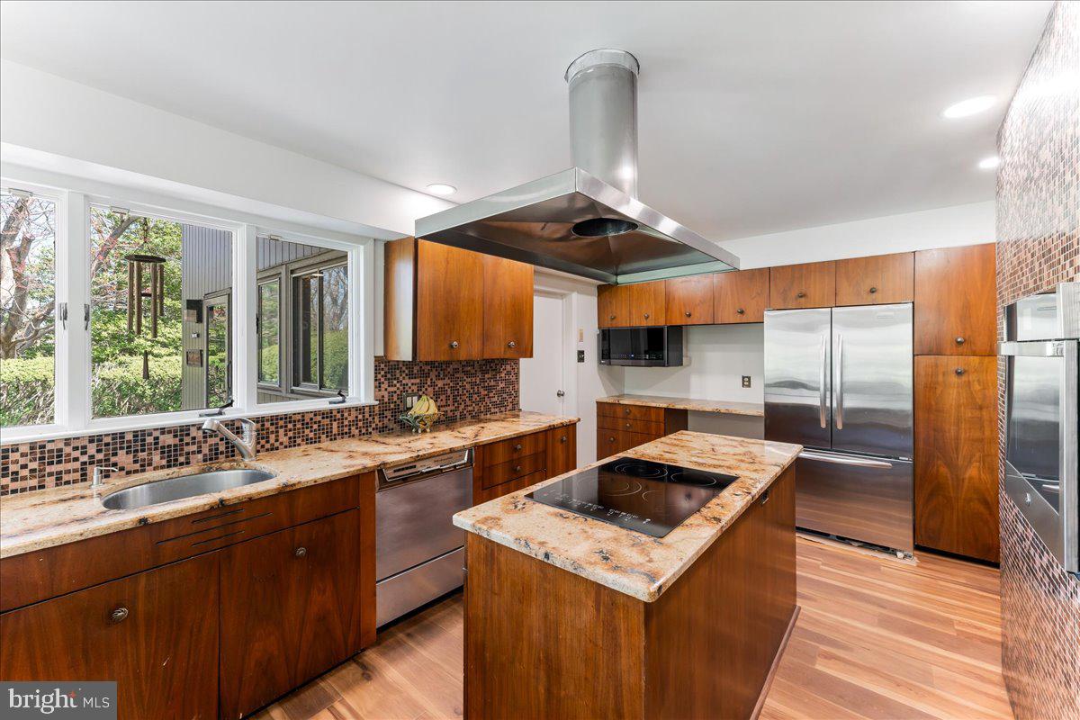 962 Frazier Road Rydal, PA 19046 - Photo 21 of 50 a kitchen with a stove and a sink