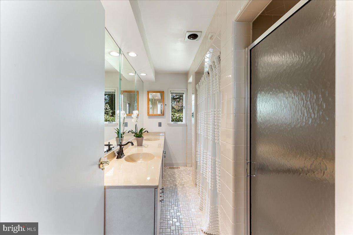 962 Frazier Road Rydal, PA 19046 - Photo 34 of 50 a bathroom with a sink and mirror
