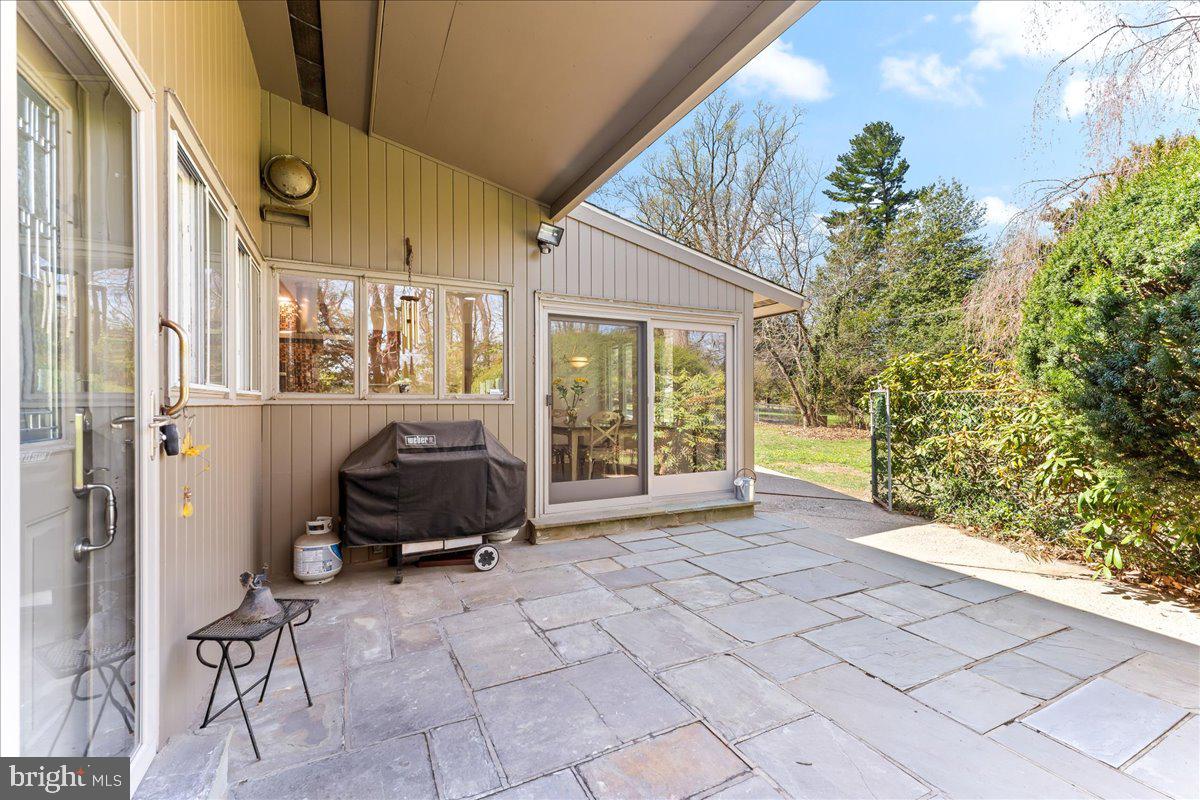 962 Frazier Road Rydal, PA 19046 - Photo 45 of 50 a living room with furniture