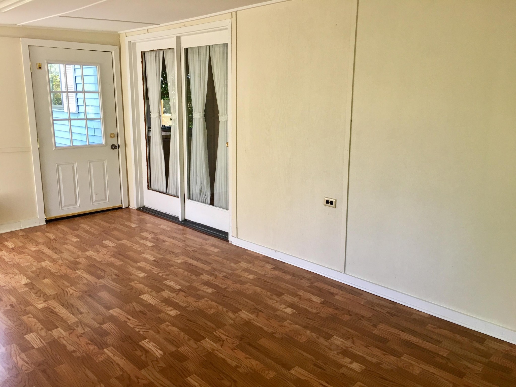 223 Black Oak Road Clinton, TN 37716 - Photo 8 of 23 an empty room with windows