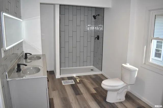 $199,900 | 926 43rd Street, Rock Island, IL 61201