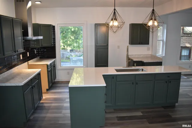 $199,900 | 926 43rd Street, Rock Island, IL 61201