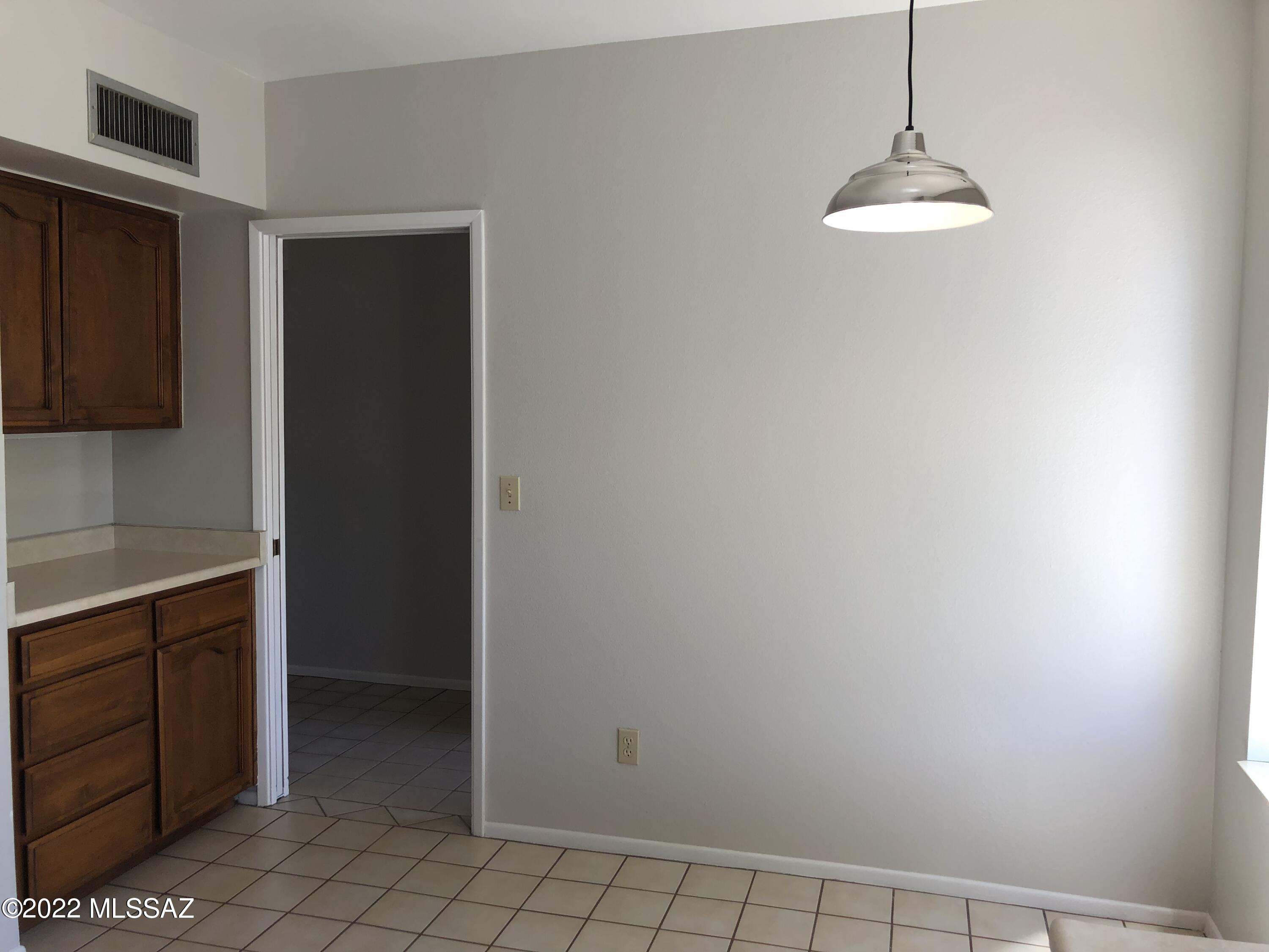 7649 East Mabel Street Tucson, AZ 85715 - Photo 6 of 24