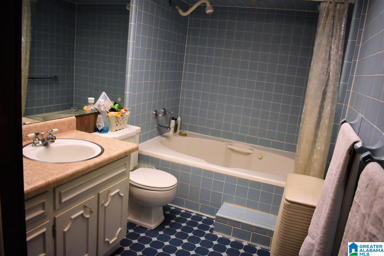 2404 5th Street Northwest Birmingham, AL 35215 - Photo 7 of 37