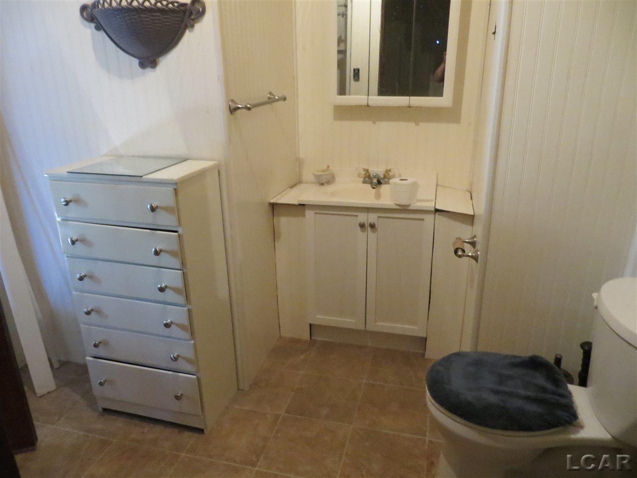 1017 Sutton Road Adrian, MI 49221 - Photo 9 of 11 31347370-8.JPG