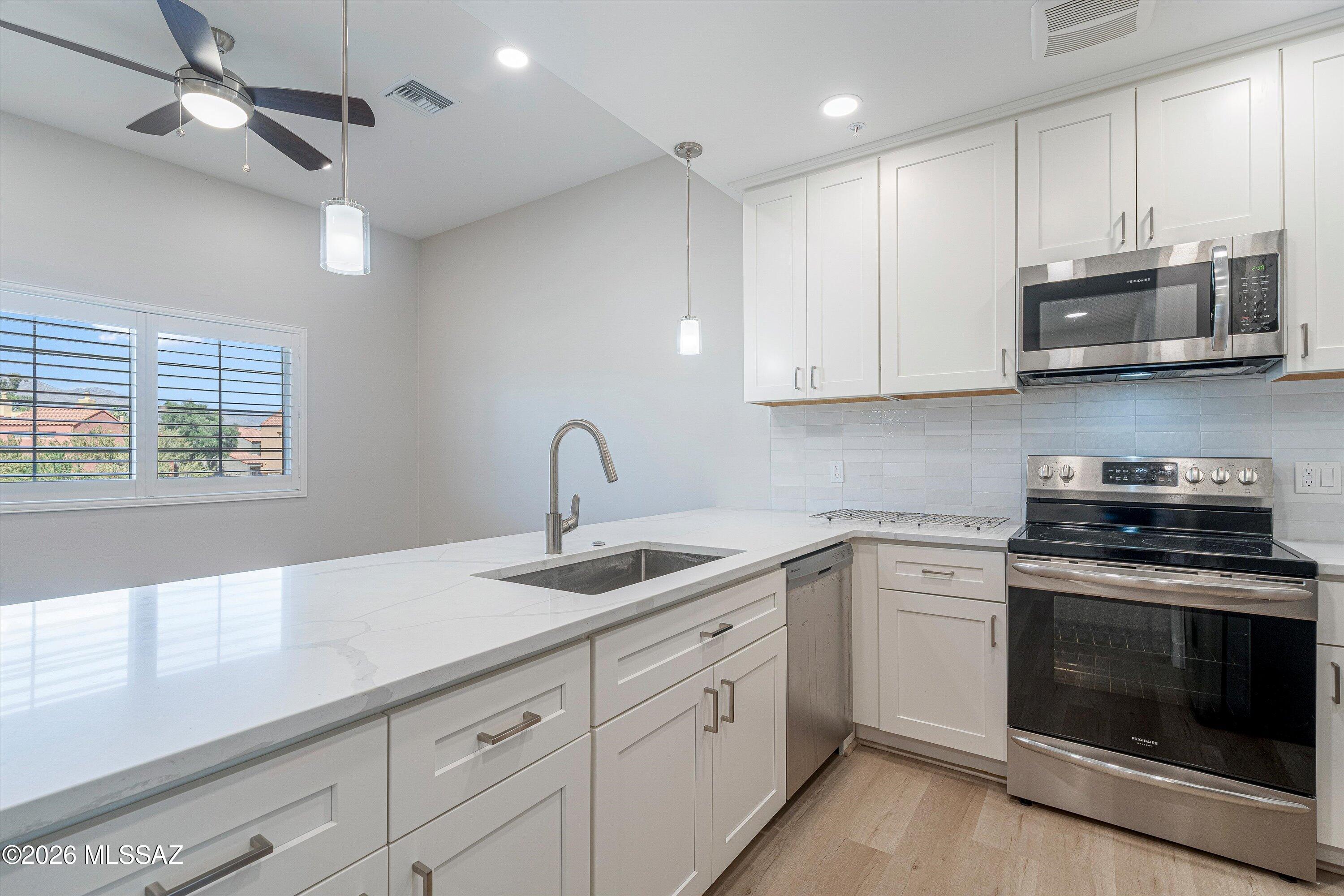 2042 East River Road, Unit 204 Tucson, AZ 85718 - Photo 16 of 28 14-Kitchen