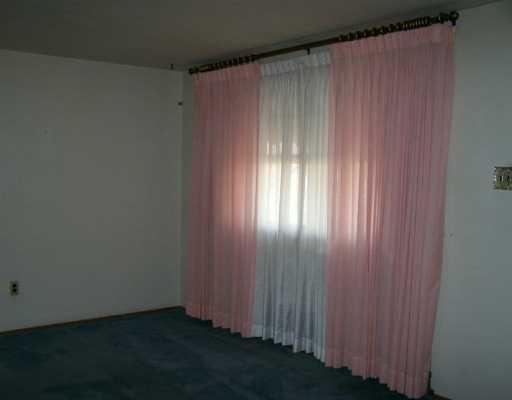 5335 Blossom Road Baldwin, PA 15236 - Photo 2 of 8 Living Room.