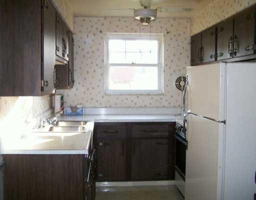 5335 Blossom Road Baldwin, PA 15236 - Photo 3 of 8 Kitchen.