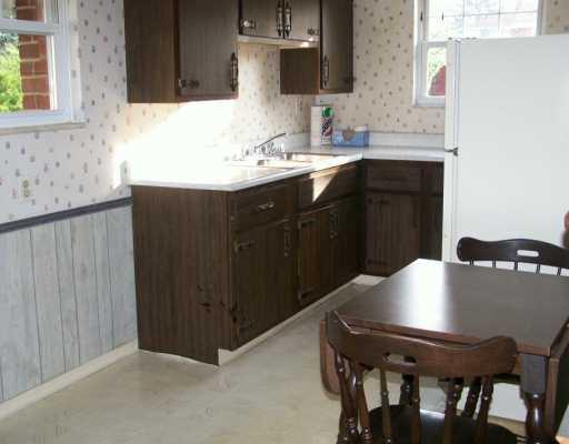 5335 Blossom Road Baldwin, PA 15236 - Photo 4 of 8 Kitchen.