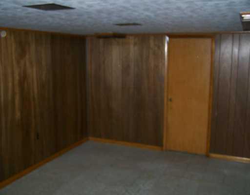5335 Blossom Road Baldwin, PA 15236 - Photo 6 of 8 Den/Family/Great Room.