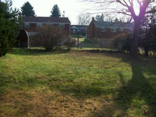 5335 Blossom Road Baldwin, PA 15236 - Photo 8 of 8 Yard/Garden.