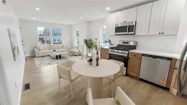 $2,500 | 691 Potters Avenue, Providence, RI 02907