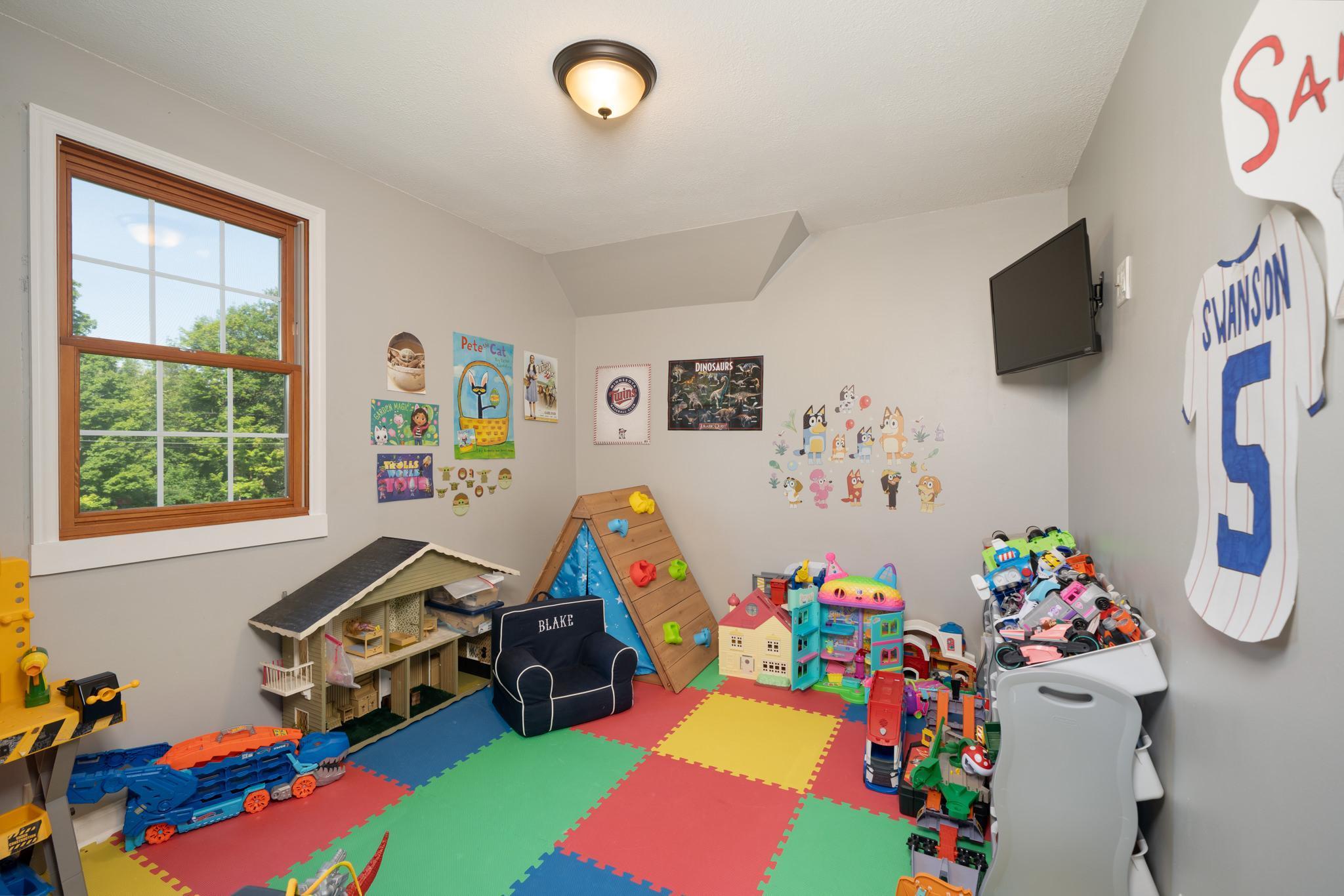 204 Hartley Street Coleraine, MN 55722 - Photo 17 of 31