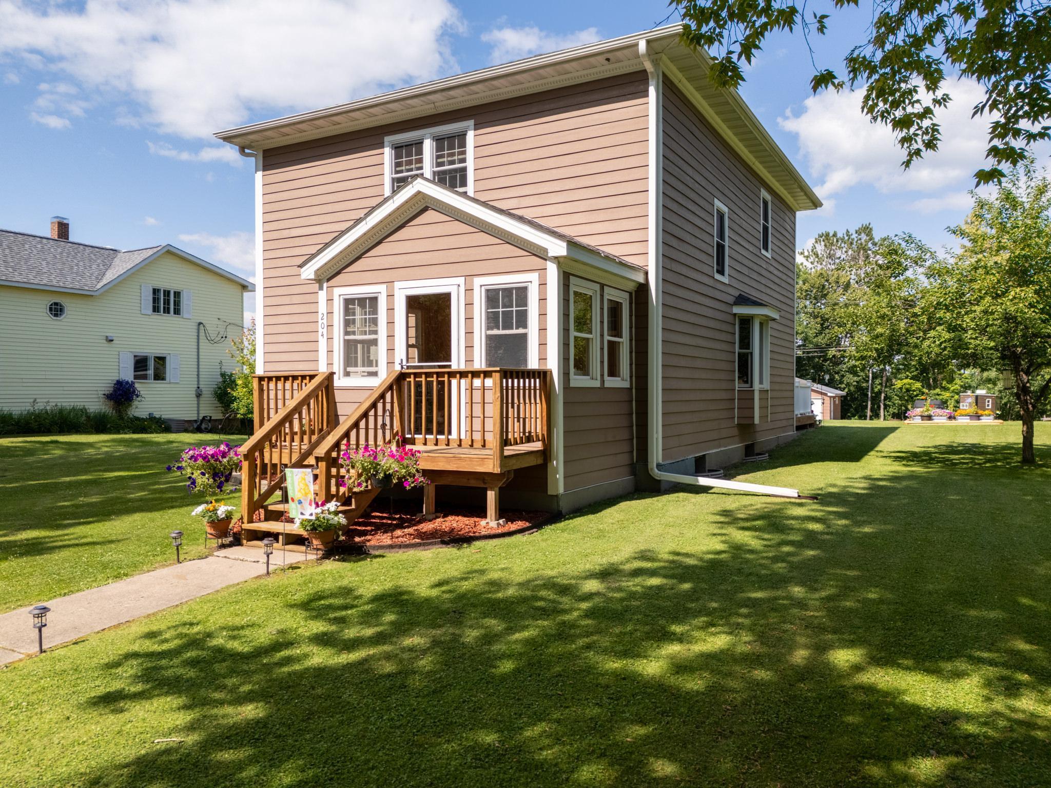 204 Hartley Street Coleraine, MN 55722 - Photo 2 of 31