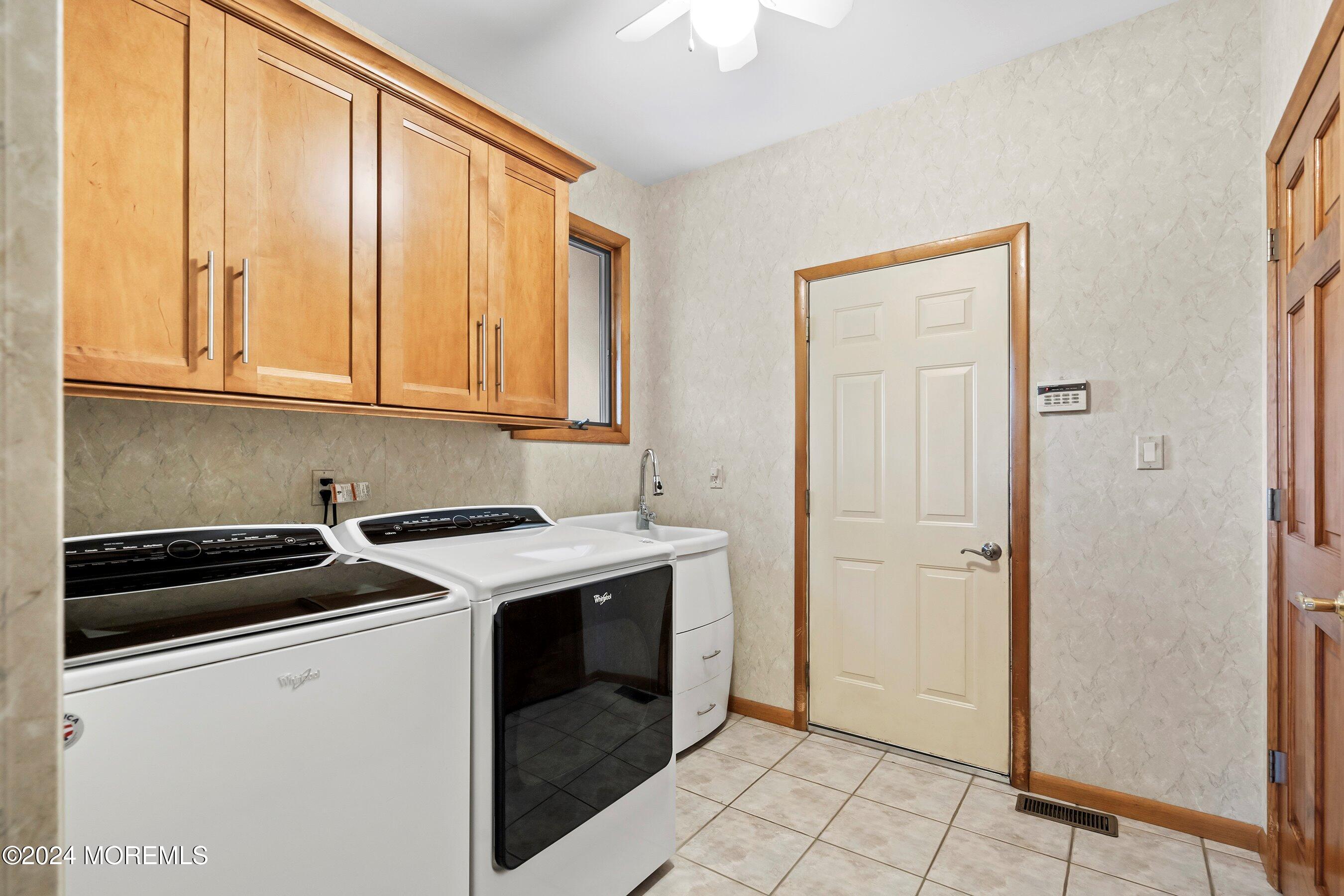 742 Rabbit Run Brick, NJ 08724 - Photo 33 of 51 a utility room with washer and dryer