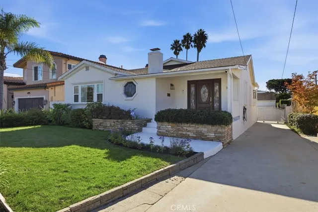 $2,499,000 | 1826 10th Street, Manhattan Beach, CA 90266