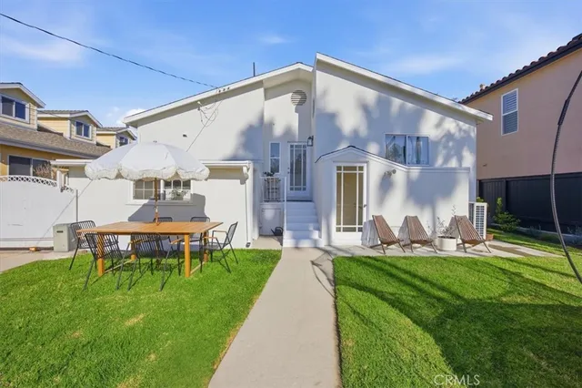 $2,499,000 | 1826 10th Street, Manhattan Beach, CA 90266